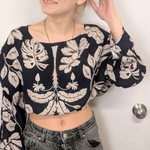 LEZ A LEZ TROPICAL CROP TOP SIZE SMALL